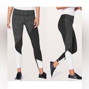 Lululemon Wunder Under Hi-Rise 7/8 Tight 25"
Night View White/Black Size 6
